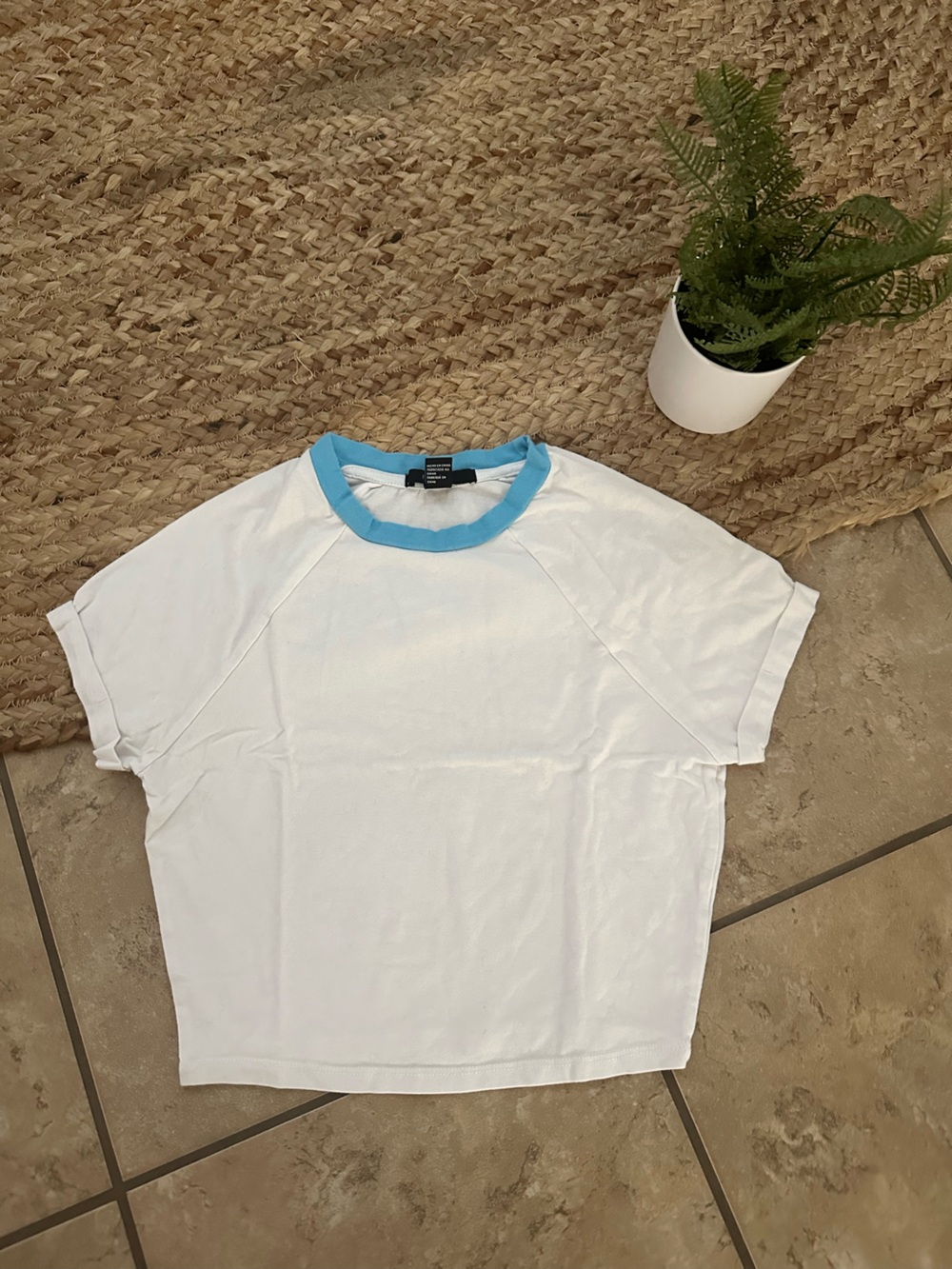 WHITE CROP TOP